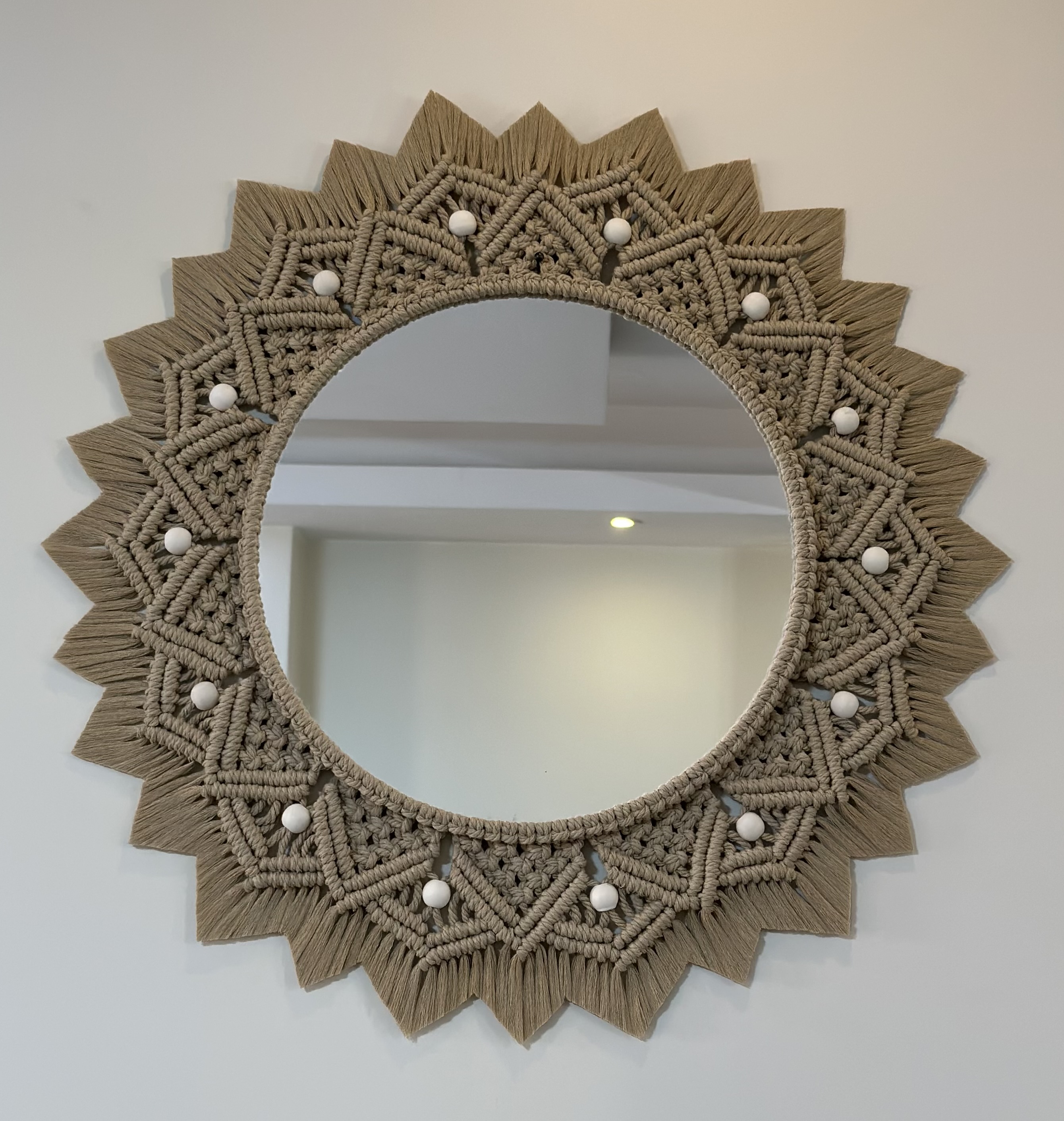 آینه با قاب مکرومه