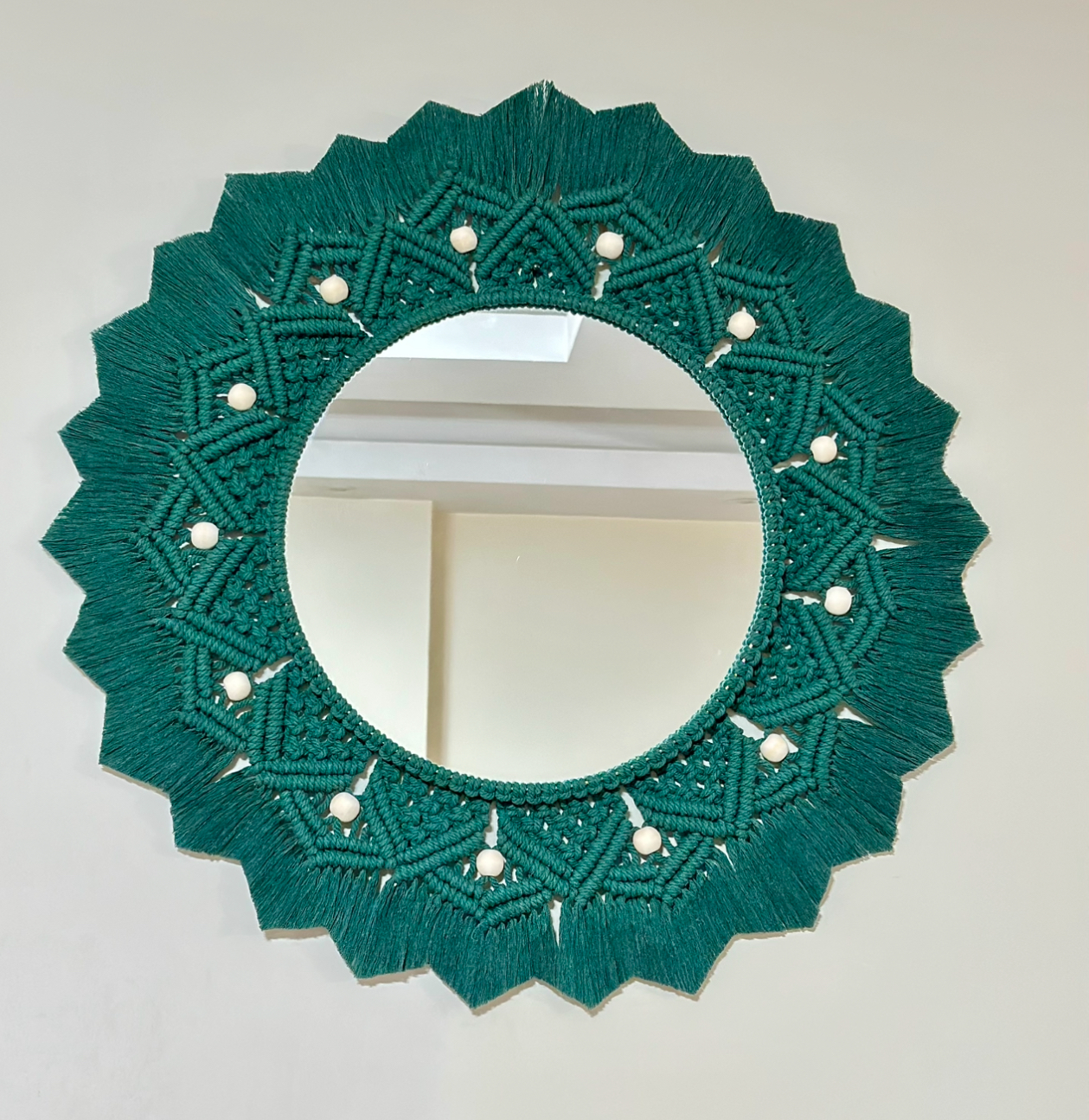 آینه با قاب مکرومه