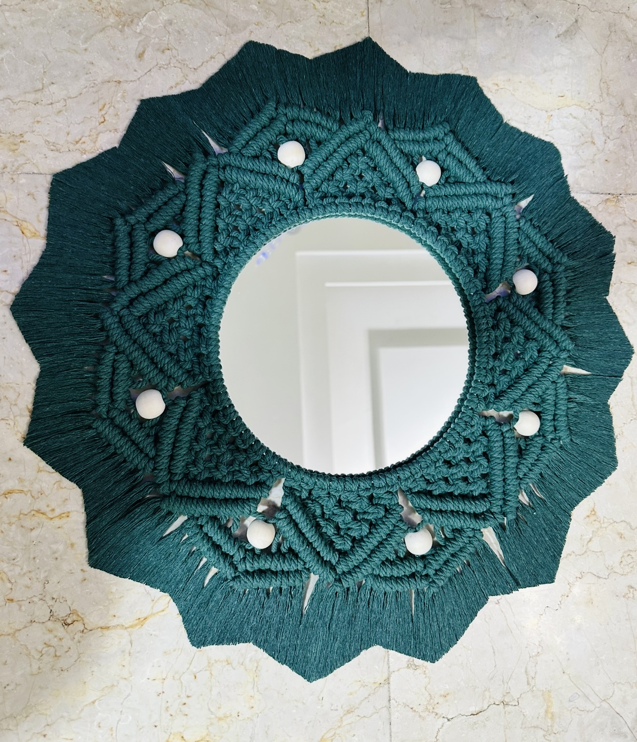 آینه با قاب مکرومه