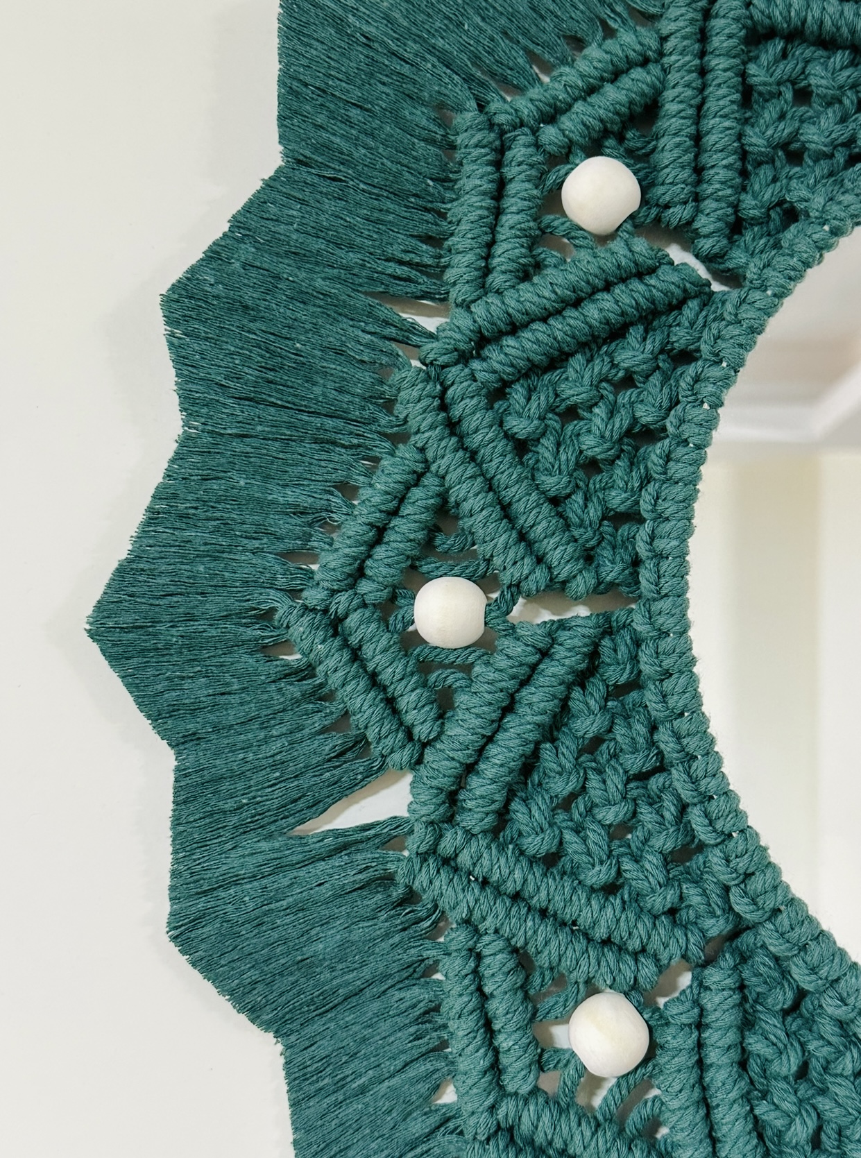 آینه با قاب مکرومه