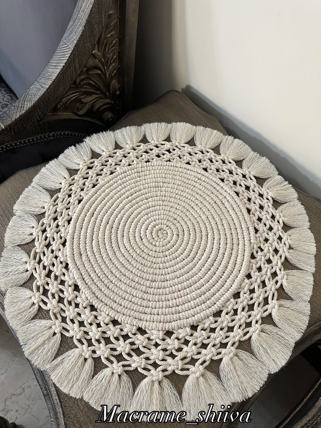 رومیزی مکرومه گرد مدل خورشید